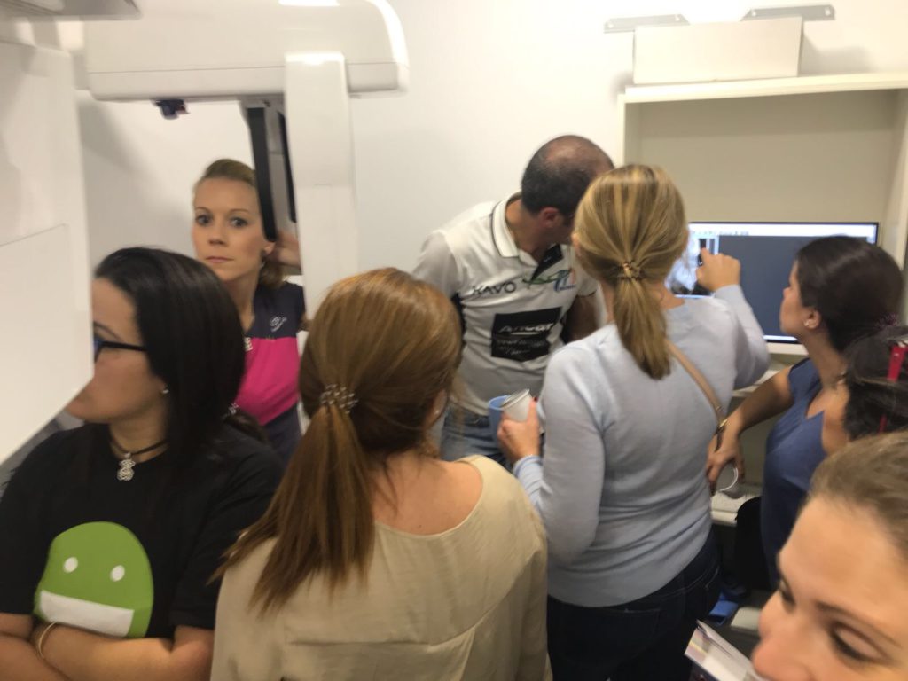 Clínica Dental Agulló y Vilaró - Dentista de Confianza en Adeje